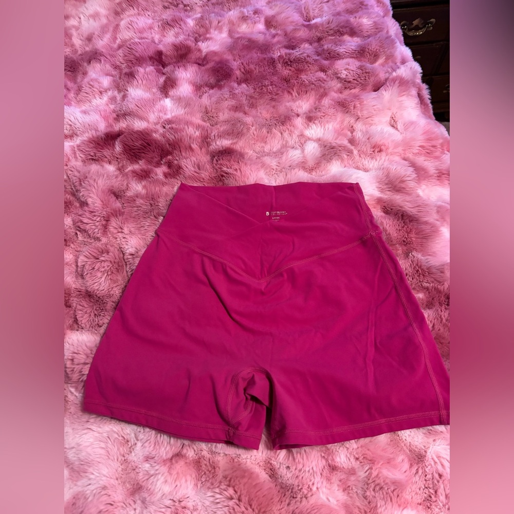 BuffBunny Collection 4 Inch V gym shorts